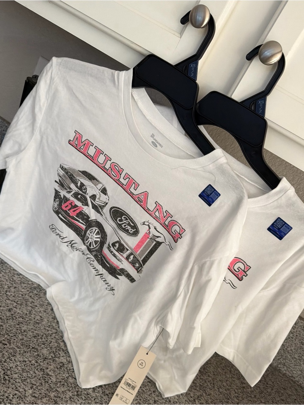 Mustang Graphic crop top   - White